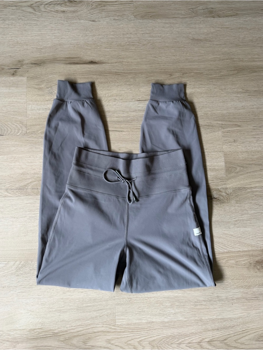 Vuori daily joggers